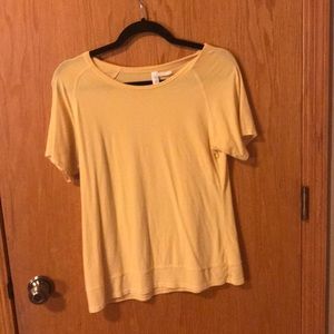 yellow short sleeved shirt